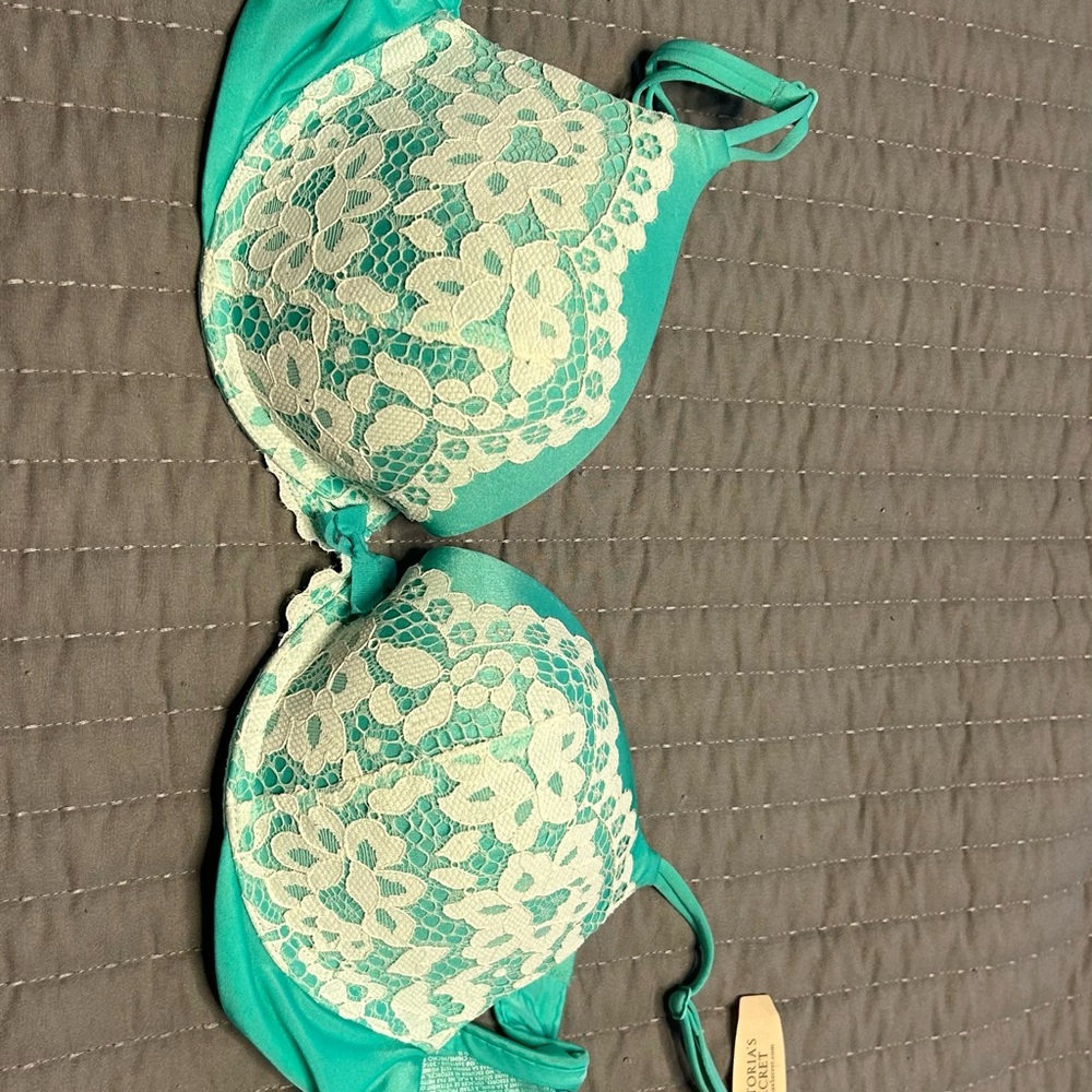 Victoria's Secret Teal and Cream Lace Bra